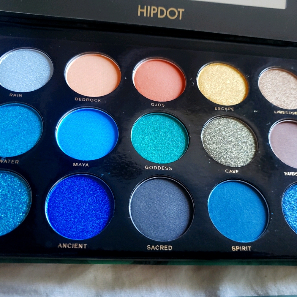 Hipdot blue eyeshadow